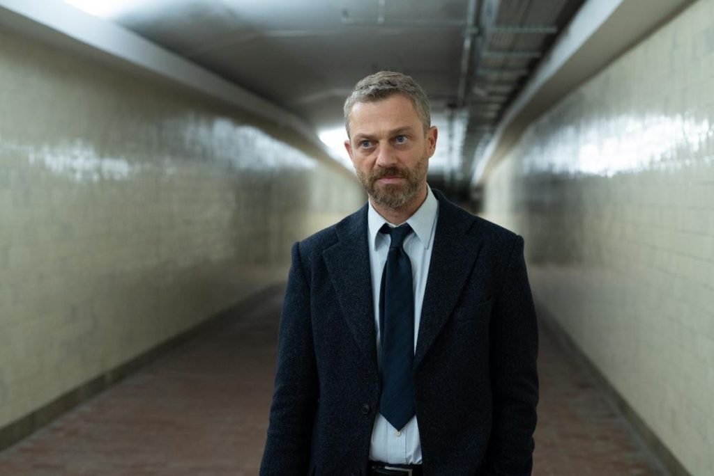 В густом лесу сериал