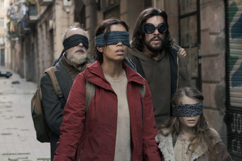 На стриминге Netflix вышло продолжение фильма 2018 года — «Птичий короб». Каким оно получилось и получилось ли вообще — в нашей рецензии