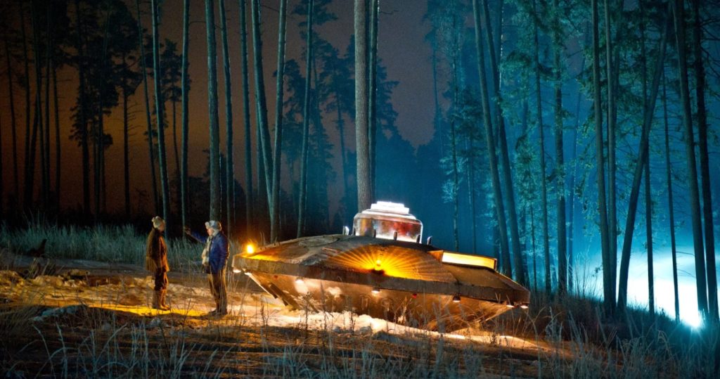 При чем тут Новый год? 7 фильмов с новогодней атмосферой, в которых героям не до праздников
