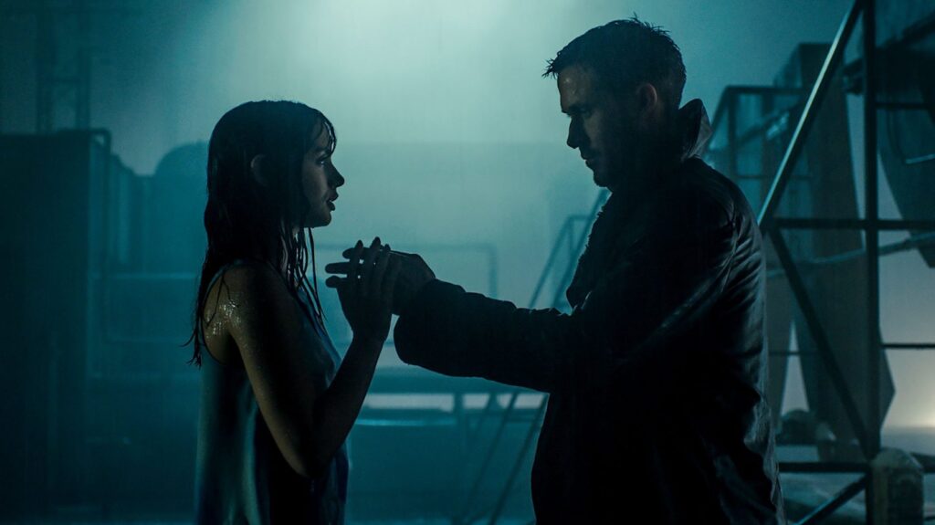 Бегущий по лезвию 2049